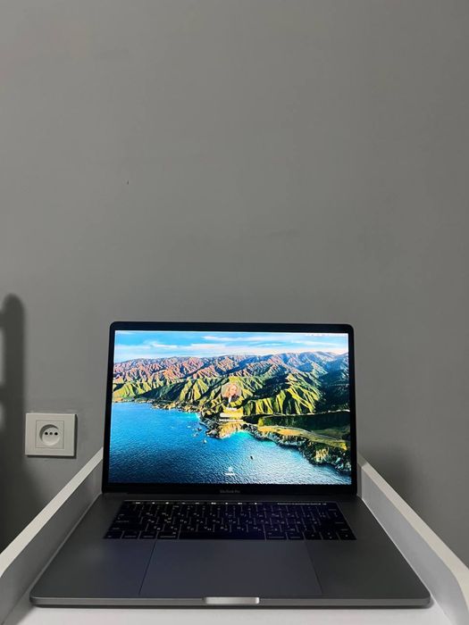 Apple MacBook Pro 15" 2017 Touch Bar Space Grey