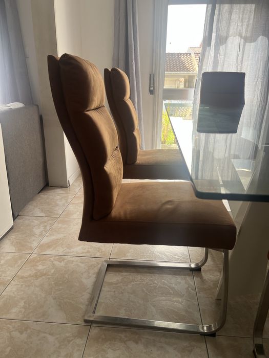 Conjunto de mesa e cadeiras