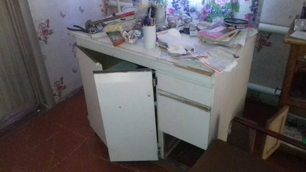 Тумба радянська під реставрацію