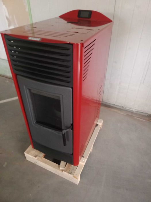 TOBY - H15, kominek na pellet z funkcją c.o. czerwony