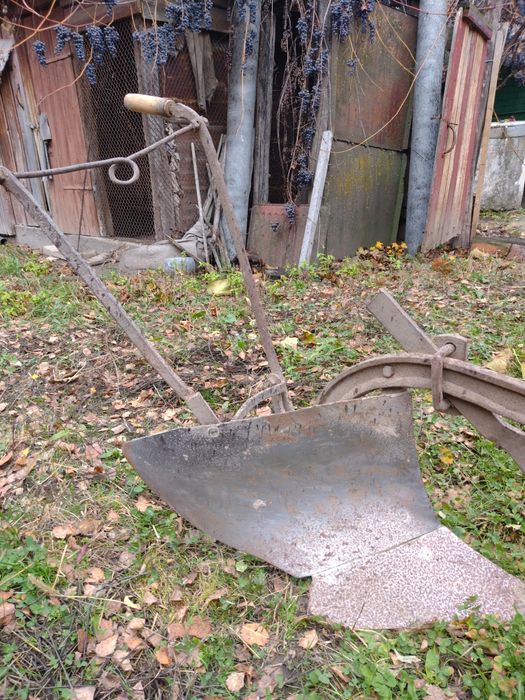 Плуг кінний металевий