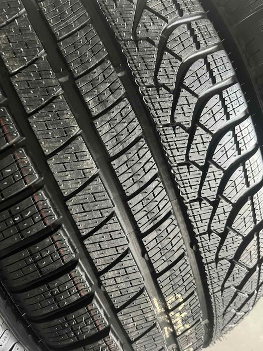 255/40/21 R21 Pirelli PZero Winter * 4шт нові зима