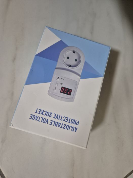 Реле напруги в розетку, реле напряжения TOMZN 16A від перепаду напруги