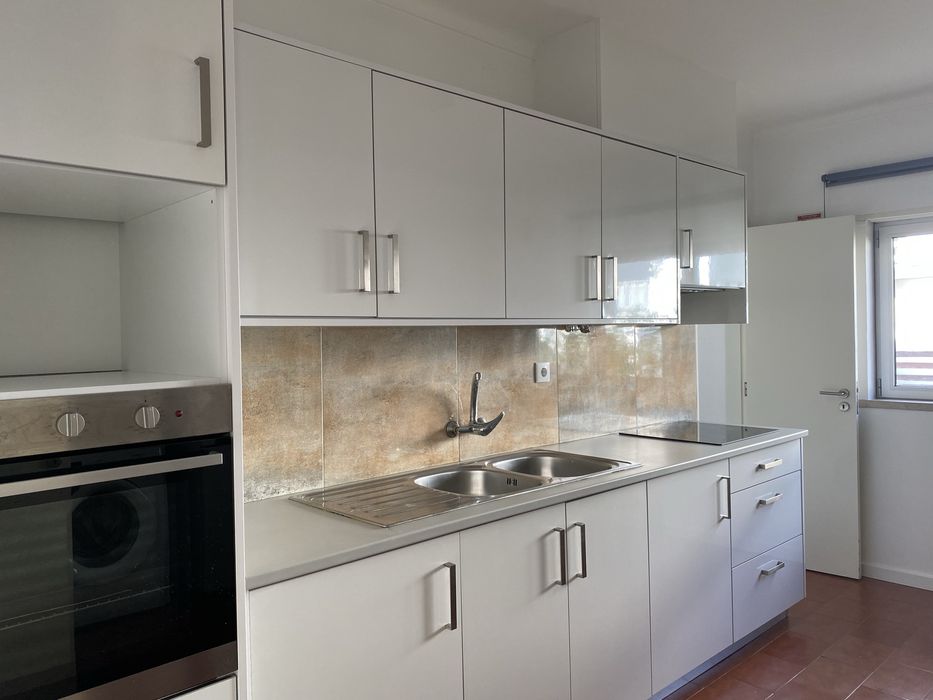 Arrenda-se T2 renovado no Vidigal