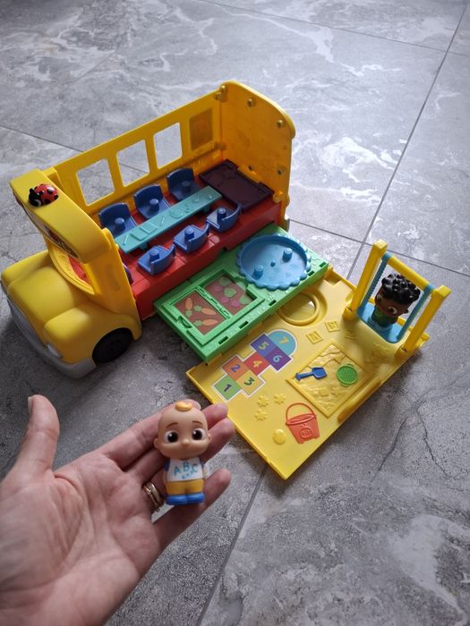 Шкільний автобус cocomelon музичний