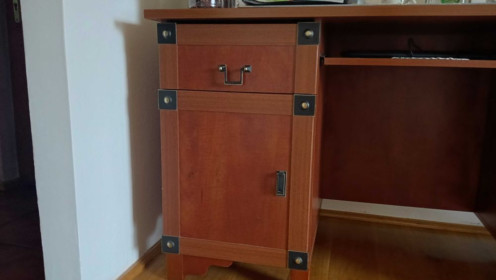 Sprzedam biurko drewniane vox