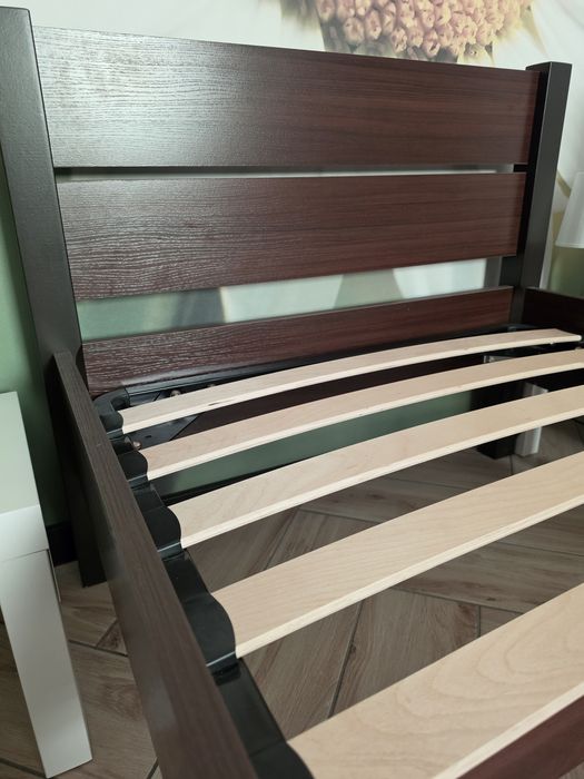 Drewniane łóżko  90x200 ze stelażem