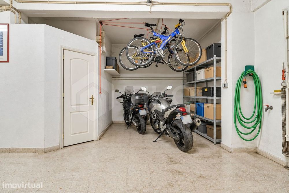 T4 com 209 m², vista 360º, sol todo o dia e garagem de 78 m² | Corroio