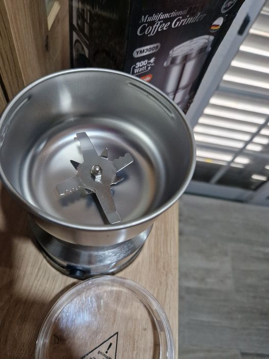 Moinho elétrico para grão e café. Em aço inoxidável. Novo