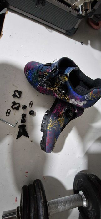 Calçado de ciclismo com fecho roquete