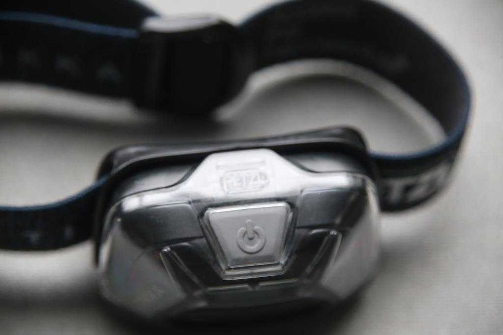 Laterna de cabeça Petzel Tikka