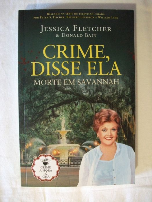 Remnants of book collections (Público, Continente, etc.) since64553245000835122