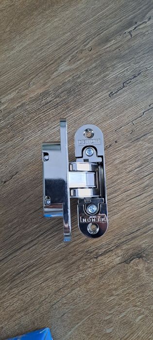 Zawiasy do drzwi bezprzylgowych Cemom