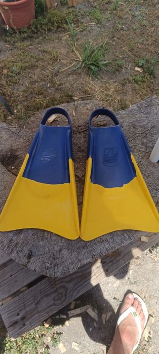 Pés de pato da Deeply, concebidos especificamente para bodyboard.