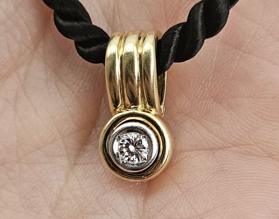 złota zawieszka pr.750 z diamentem żółte białego złoto z brylantem