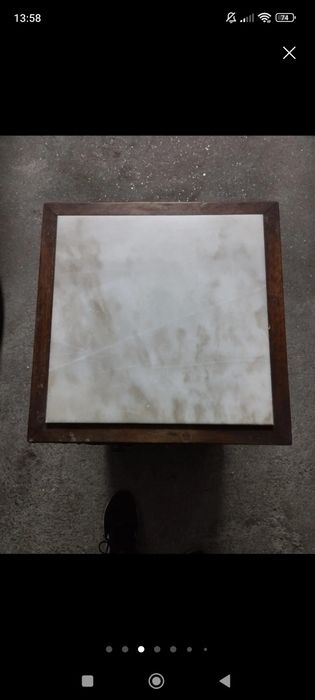 Mesa de cabeceira antiga, tampo de pedra branca