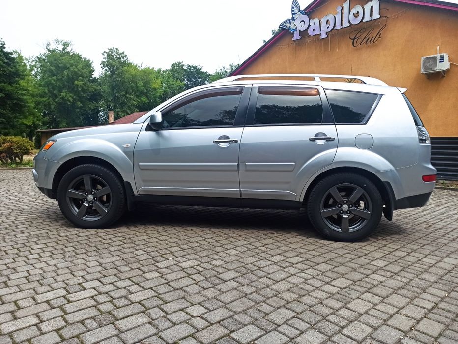 Mitsubishi Outlander XL