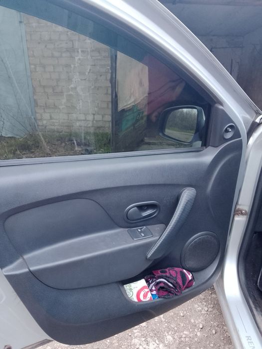 Рено Логан2013года