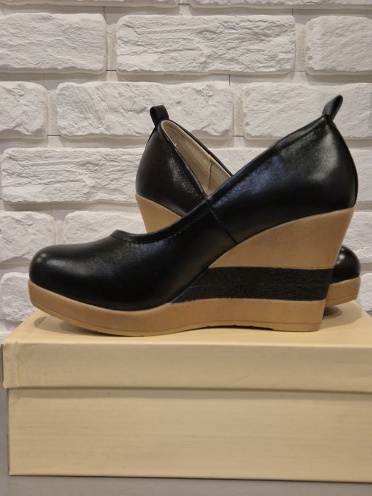 Buty na koturnie