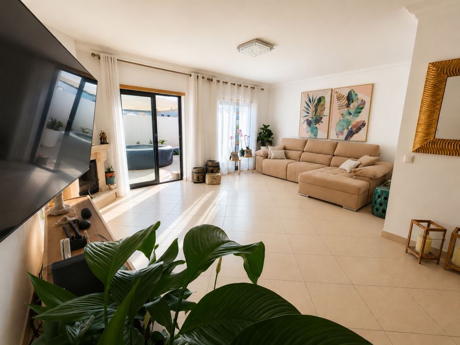 Moradia T3 de Excelência no Condomínio Magnólia Village – Mosqueira, Albufeira