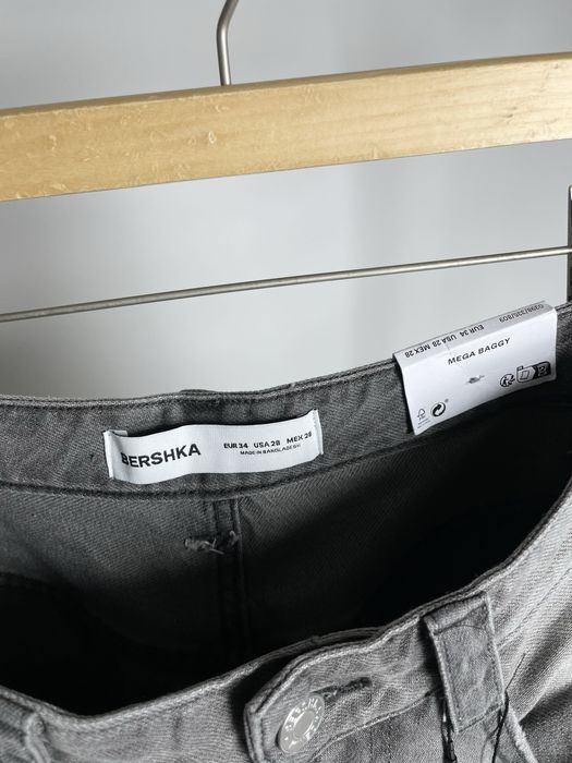 Bershka ( Розмір : 31 ) ОРИГІНАЛ широкі джинси