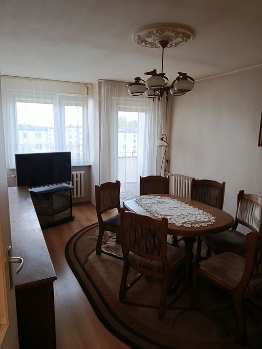 Sprzedam 3- pokojowe mieszkanie 52 m ² z balkonem i dużą piwnicą.