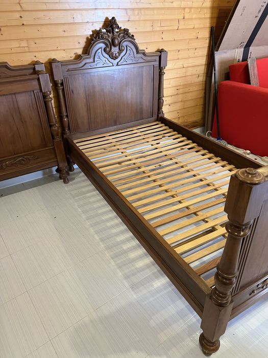 Duas camas antigas (solteiro)