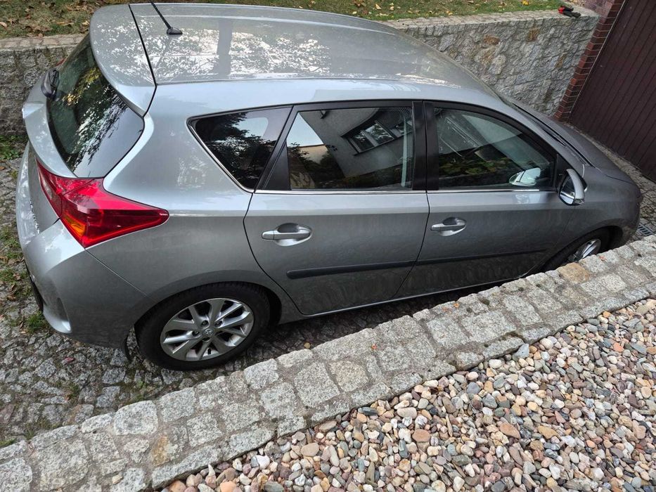 Sprzedam Toyotę Auris 2013