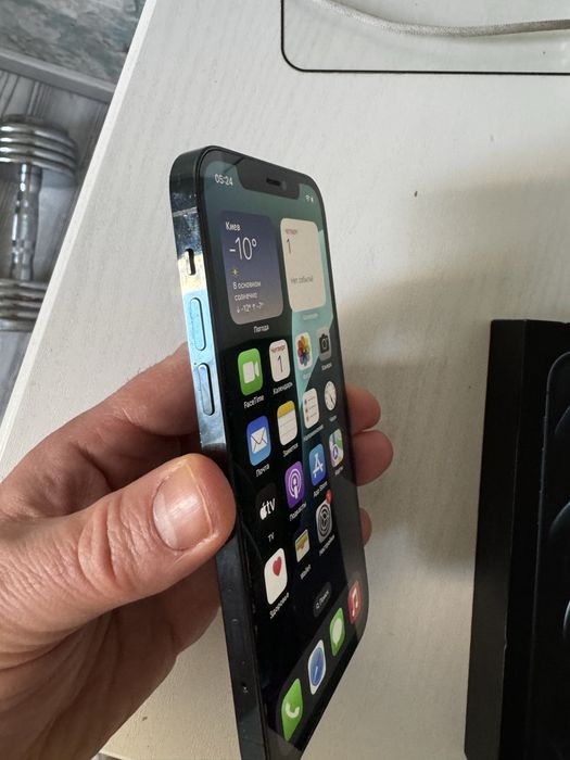 Айфон 12 про  продам