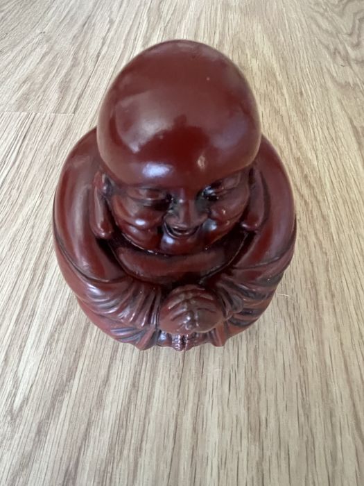 Bonita e Elegante Estátua Budista acompangada de um mini Buda e um DVD