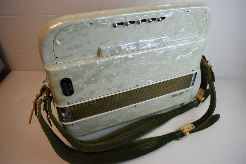 Acordeao Luccini 3 voz,