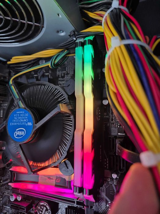 пам'ять DDR4 16GB Kit 2x8GB 3000MHz CL16 HP v8 RGB. Trade-in