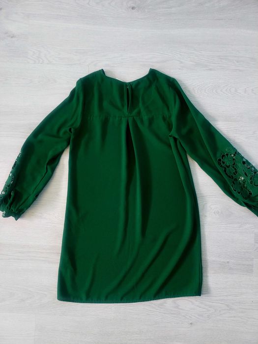 S sukienka tunika zielona z długim rękawem ozdobiona haftem angielskim