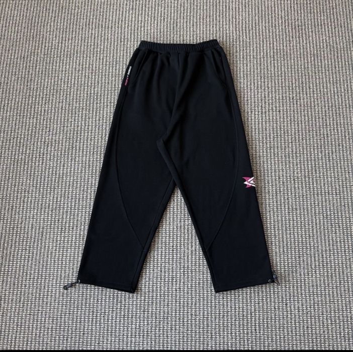 Штани MERTRA x Umbro Warm Up Joggers (Black/Grey]