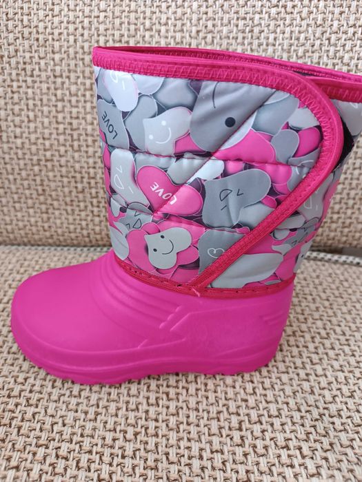 Дитяче взуття (чоботи, туфлі, шльопки)