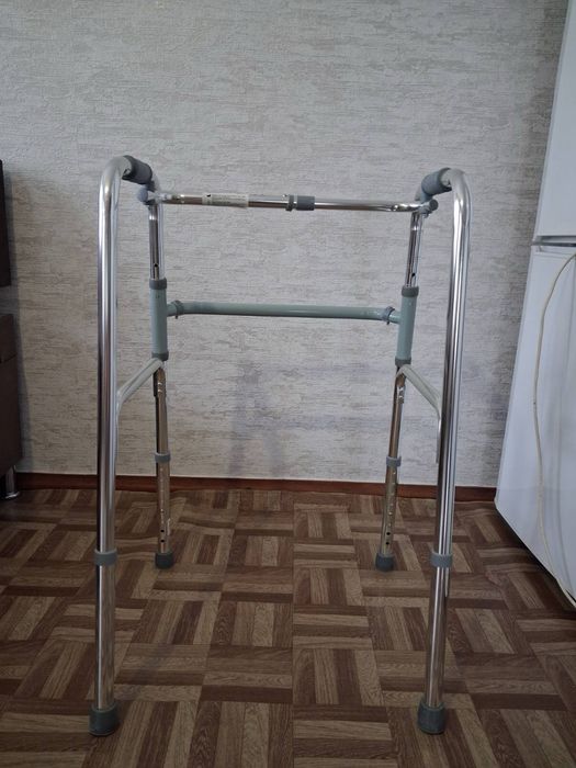 Ходунці для дорослих