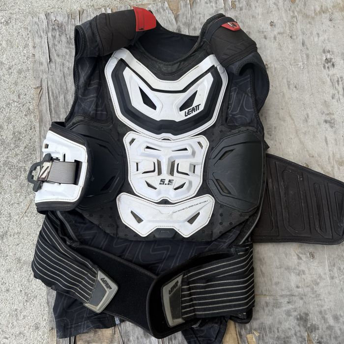 Zbroja buzer leatt 5.5 cross enduro L/XL  fox alpinestars