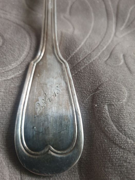 Duży widelec obiadowy.