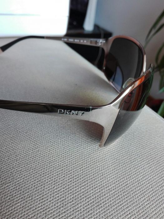 Óculos de sol DKNY