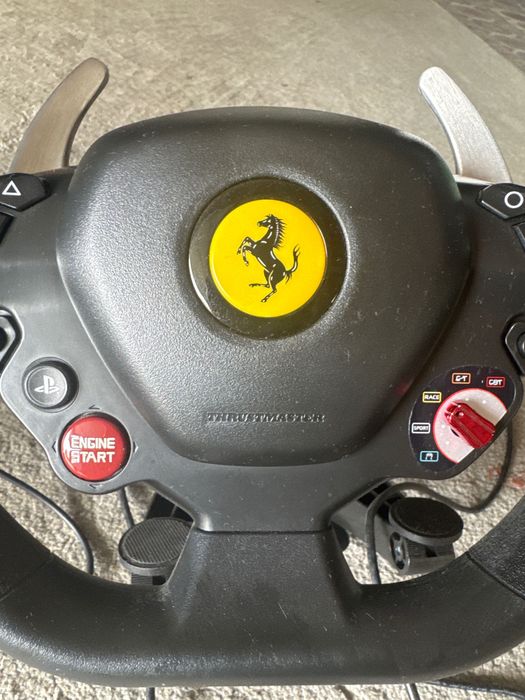 Volante e pedais Ferrari para PlayStation