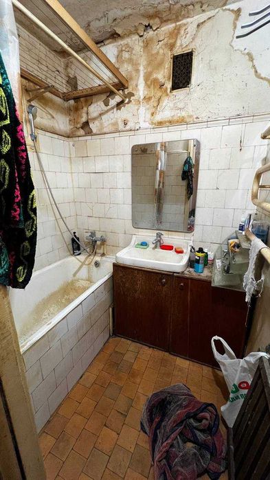 Продаж квартири під ремонт, вул. Олександра Кониського, Центр
