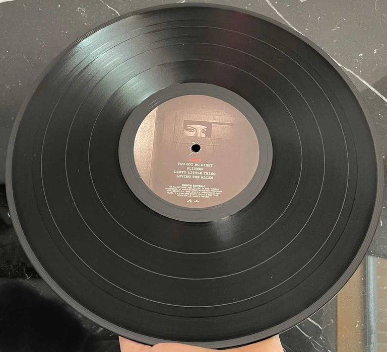 Velvet Revolver - Contraband | 1ª versão US | 2004