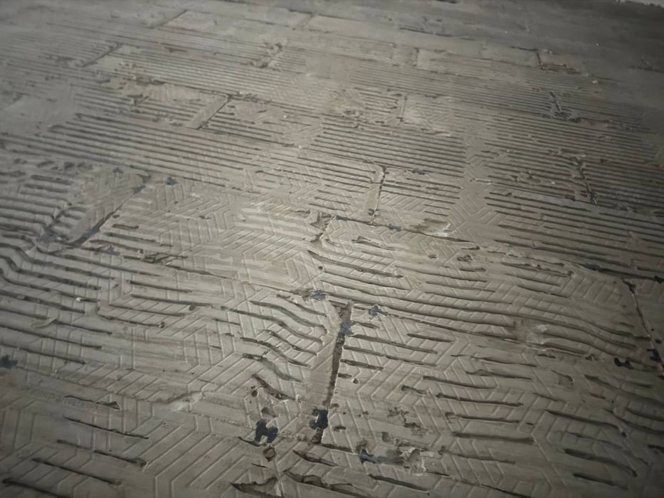 Демонтаж та знімання плиточного клею.