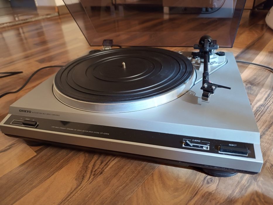 Gramofon  ONKYO CP-1200A