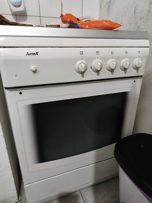 Fogão 4 bocas e forno