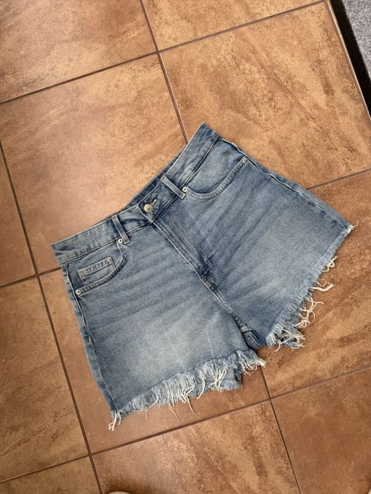 Niebieskie spodenki jeansowe 38 hm