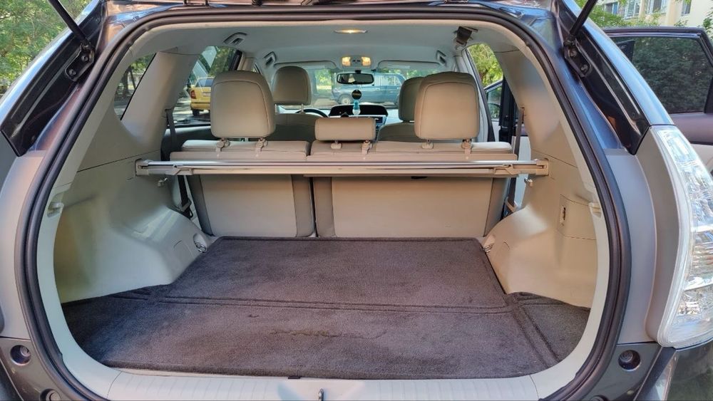 Продам Тoyota prius v 2014, 1,8 phev , газ