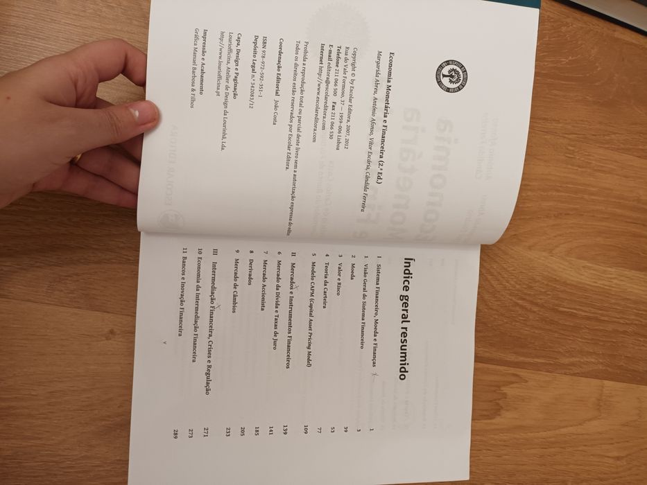 Livro de Economia Monetária e Financeira