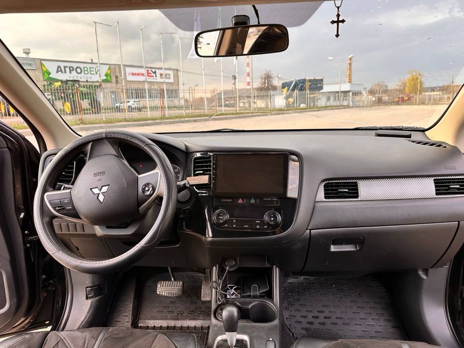 mitsubishi outlander 3