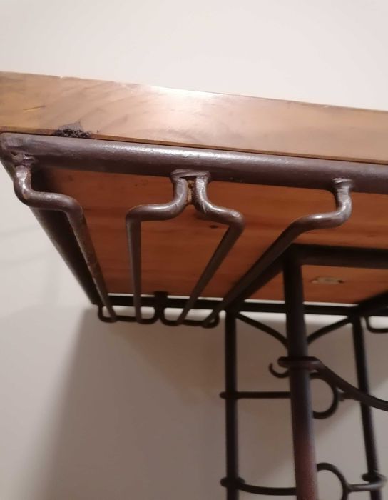 Móvel rústico (bar)